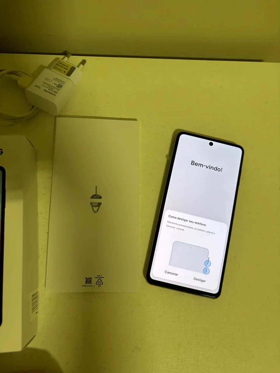 Samsung m54 prata holográfico