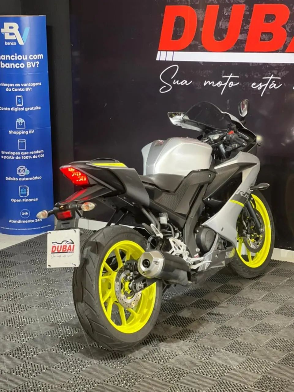 YAMAHA R15 2024  - Foto 3