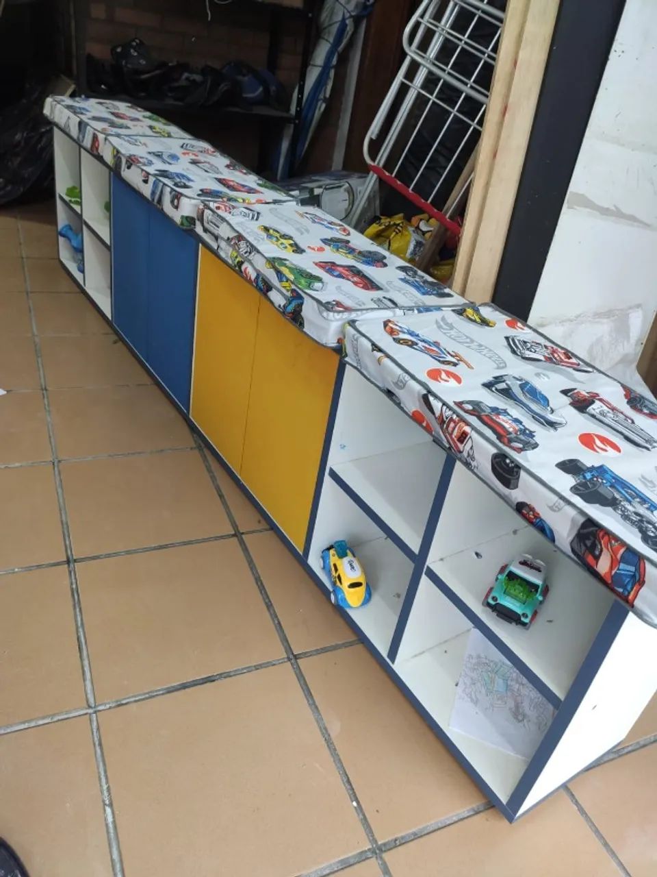 Banco linear com armário e nichos - Foto 2