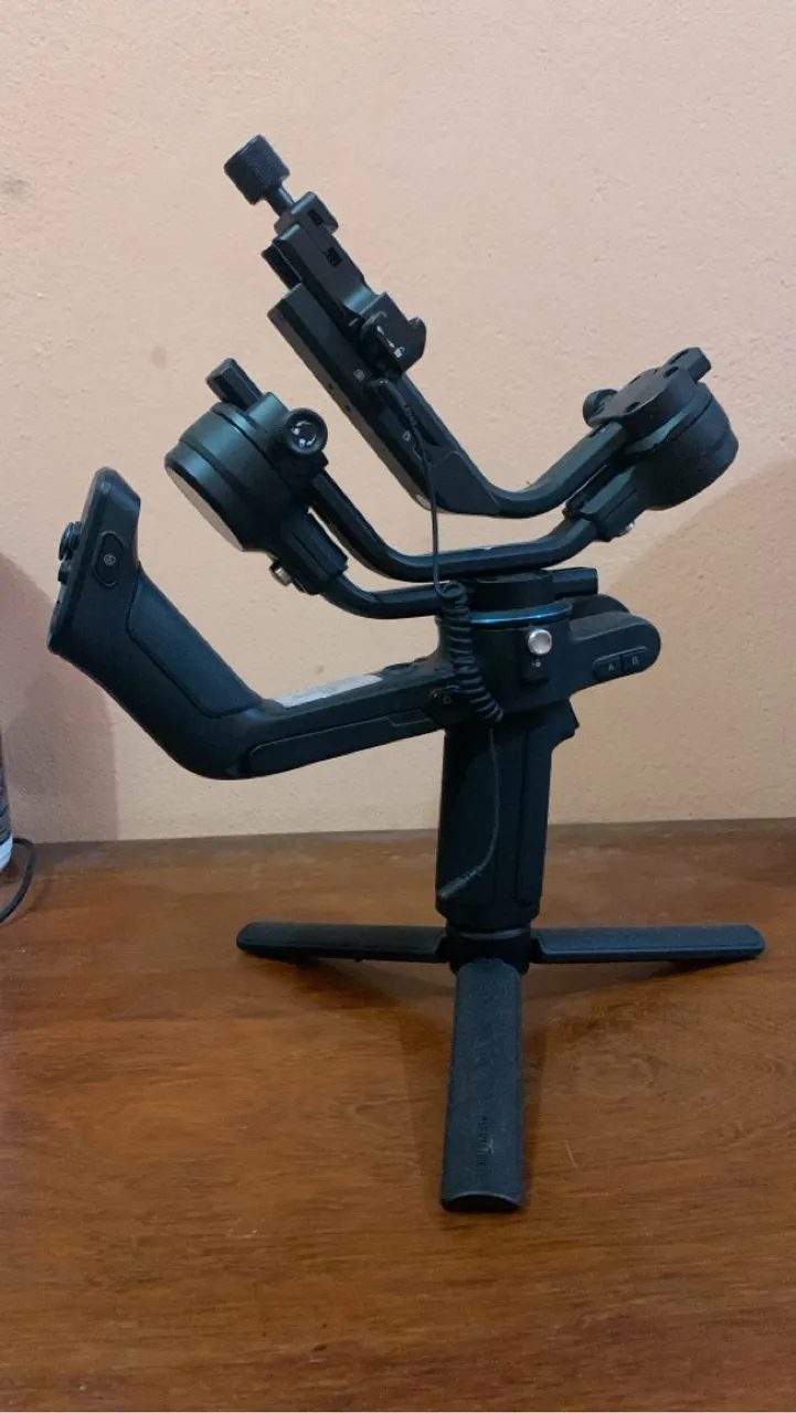 Estabilizador Gimbal Profissional para Câmeras