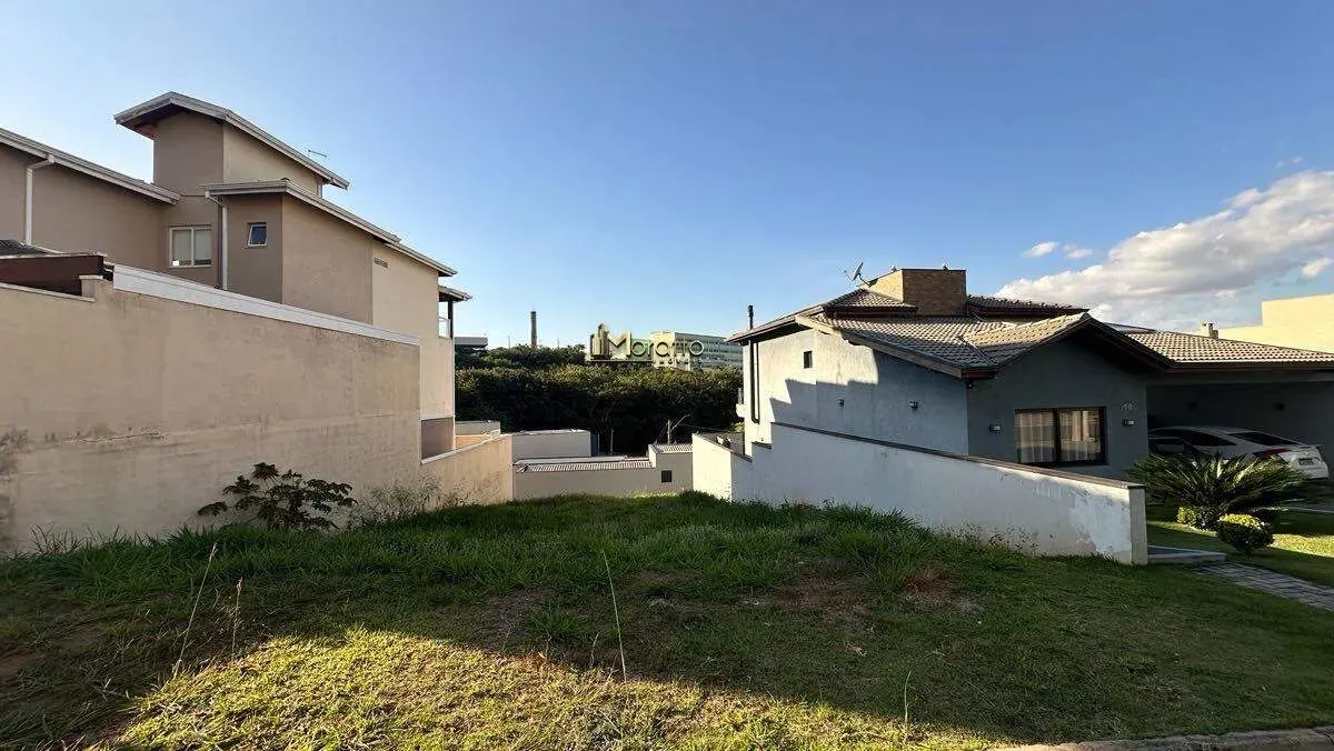 Terreno à Venda em Condomínio Fechado 303m² com Declive Suave em Bragança Paulista/SP
