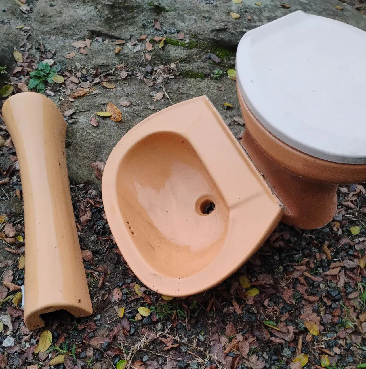 Kit de bacia sanitária, lavatório e coluna em cerâmica