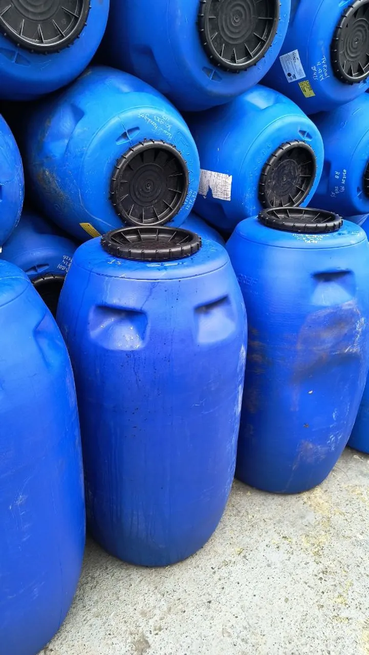Barris de plástico azul 240 litros