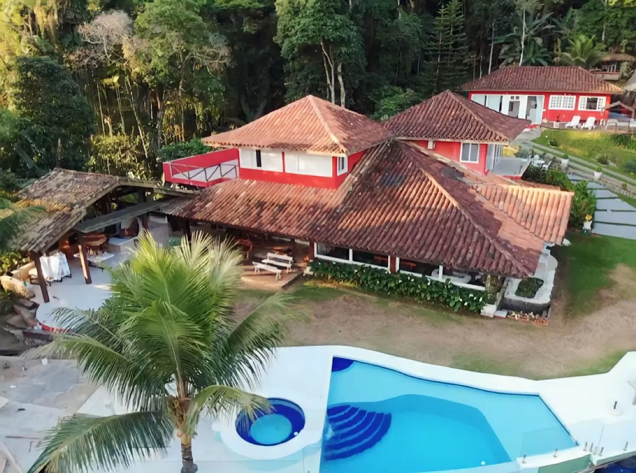 Casa sobrado de alto padrão à venda no Condomínio PortoGalo em Angra dos Reis - RJ.