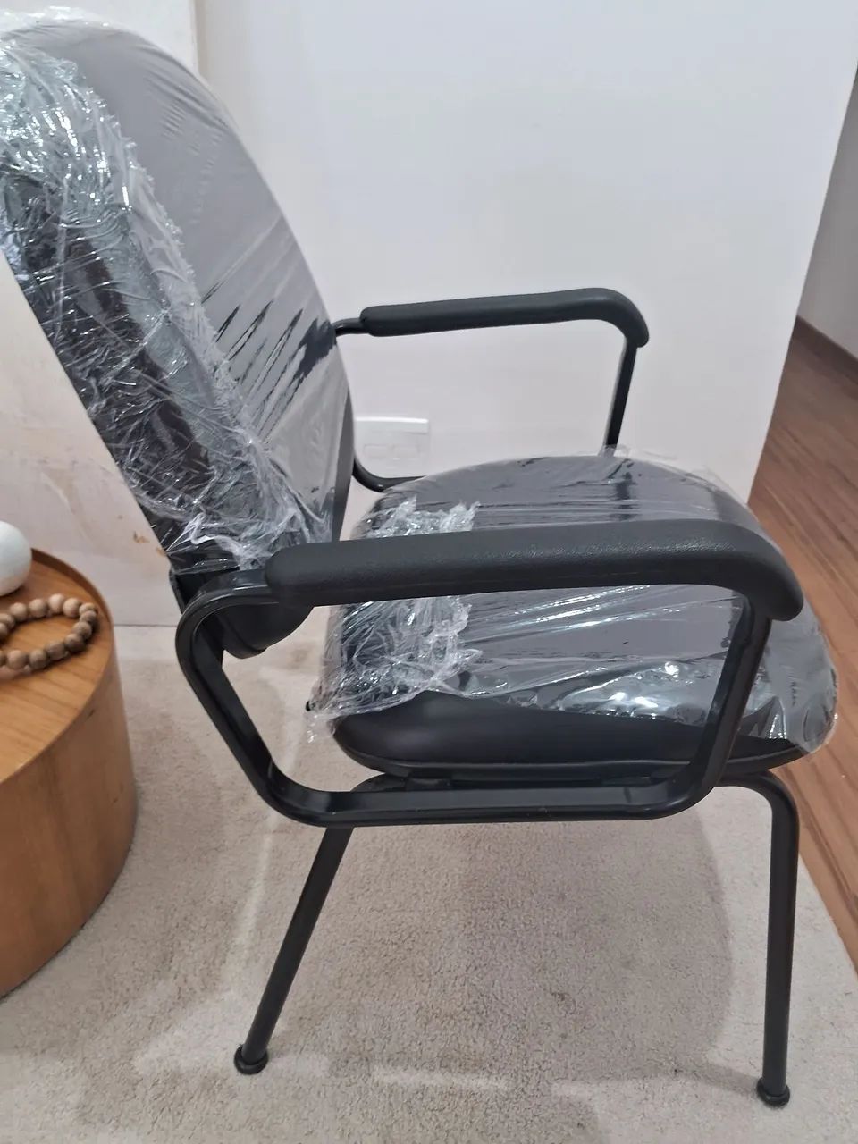 Cadeira de Escritório - **NOVA, PRATICAMENTE SEM USO - Foto 4