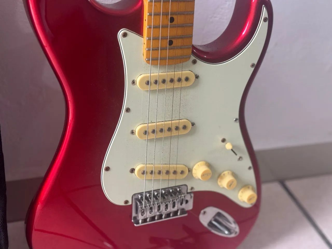 Guitarra Tagima Stratocaster TG530 - Regulada e com acessórios! - Foto 3