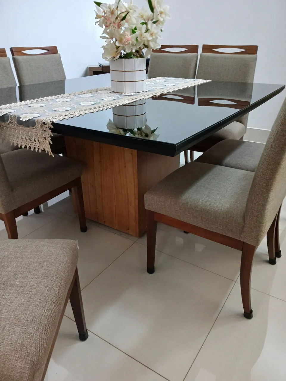 Mesa de Jantar Elegante com 6 Cadeiras