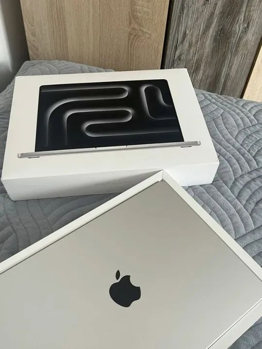 Notebook Apple MacBook Pro 2023 Apple M3 Pro / Memória 18GB / SSD