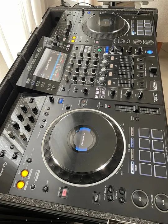 Controladora Pioneer XDJ-XZ com case seminova - Foto 4