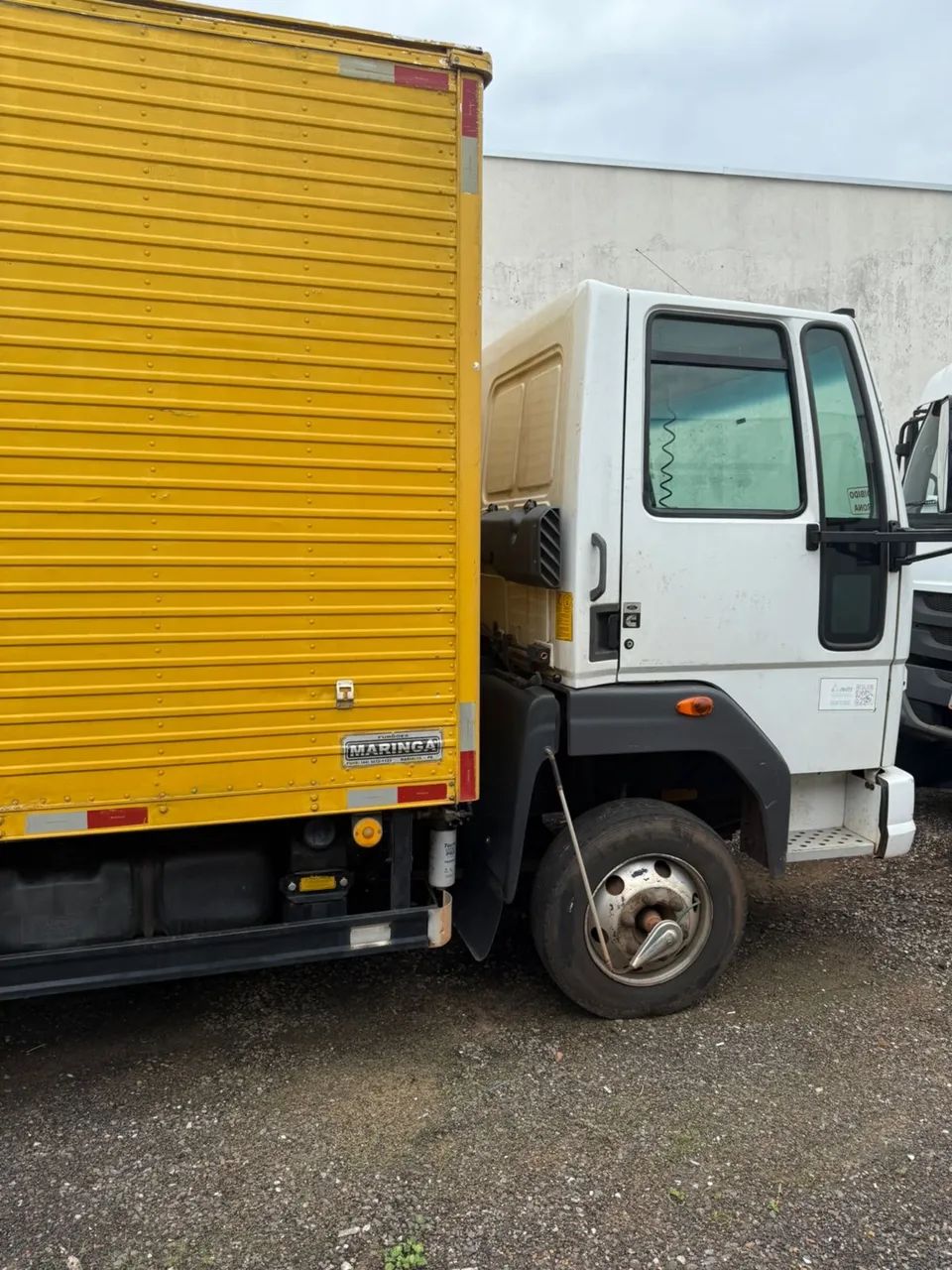 Caminhão Baú com plataforma  - Foto 4