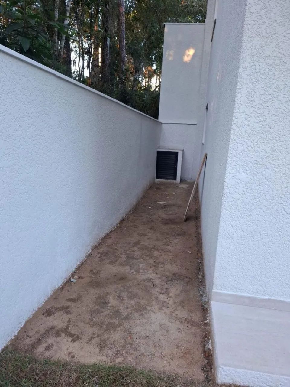 Vende-se Sobrado Moderno ? 3 Quartos, Suíte com Varanda e Quintal no centro  - Foto 5