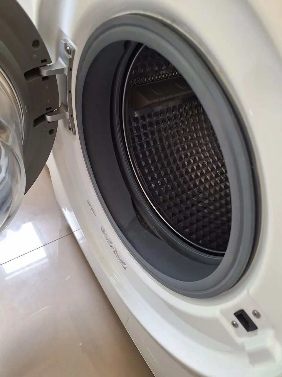  Máquina lavadora Samsung 10kg ótimo estado de conservação com defeito não drena água.  - Foto 4