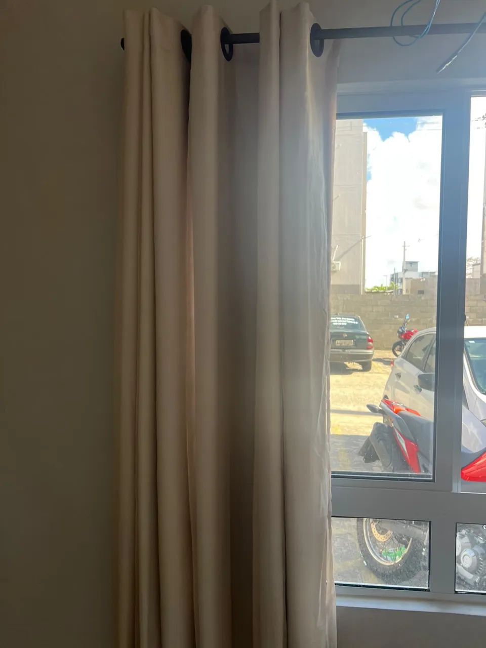 IMPERDÍVEL. CORTINA COM VARÃO! 