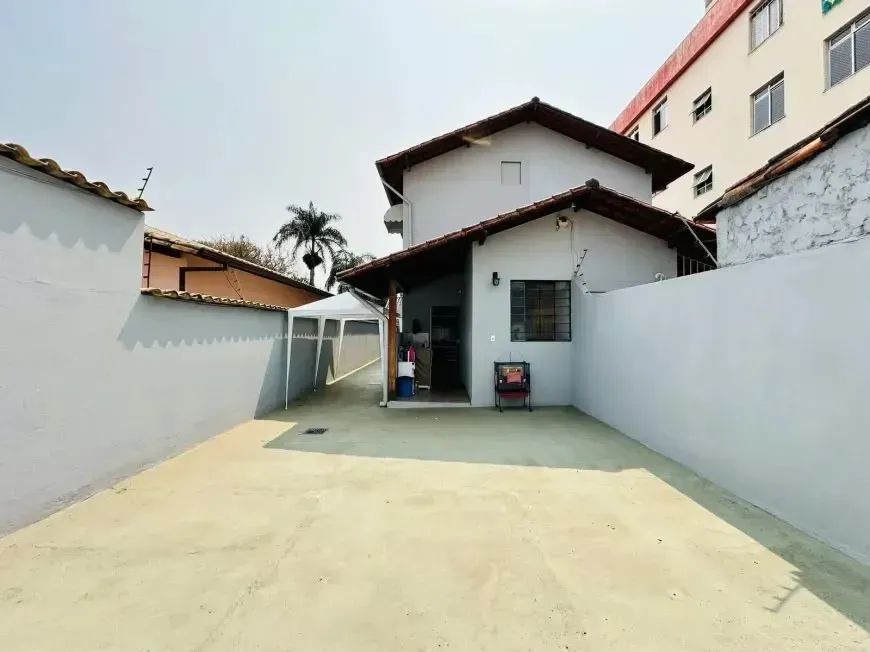 Casa com 3 quartos sendo 1 suíte 3 banheiros 2 vagas - Foto 3