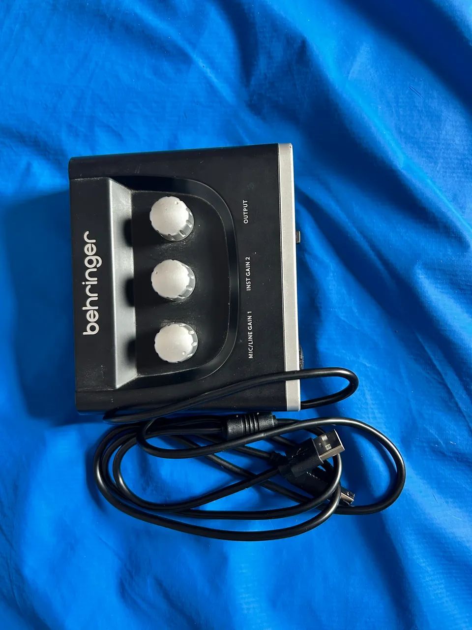 Interface de áudio Behringer U-phoria Um2 - Foto 2