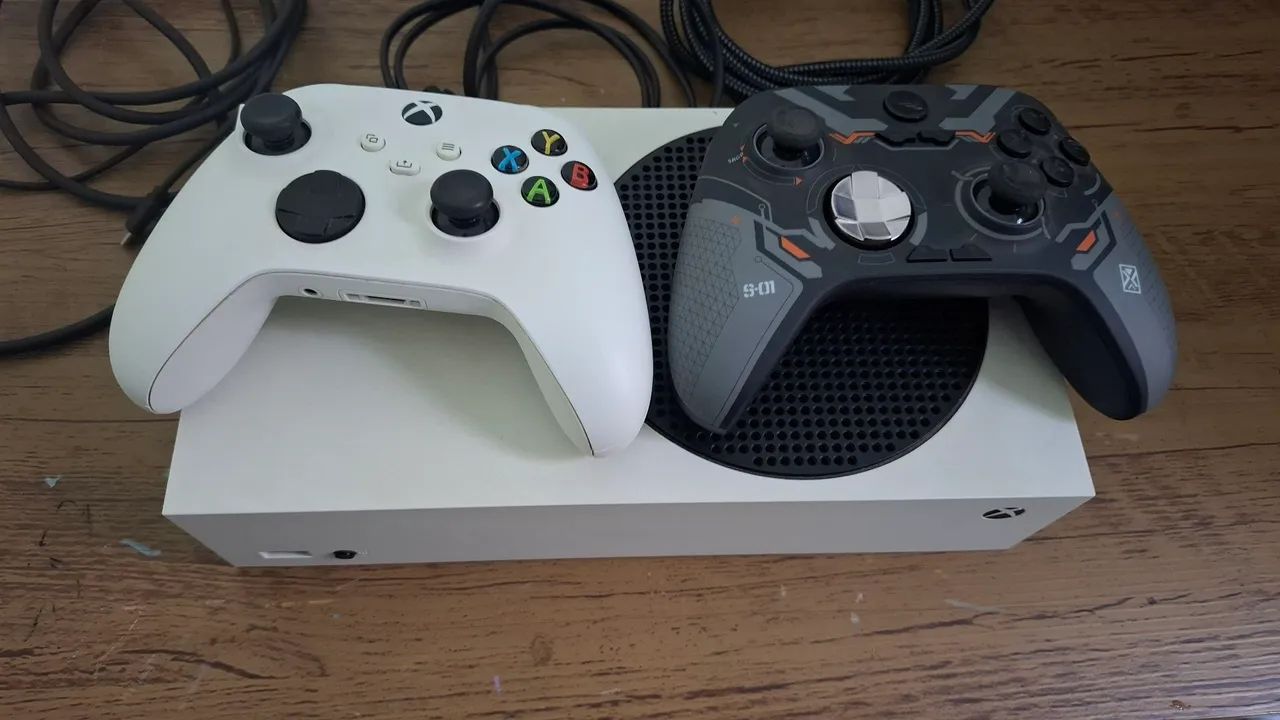 Xbox series S com dois controles - Foto 2