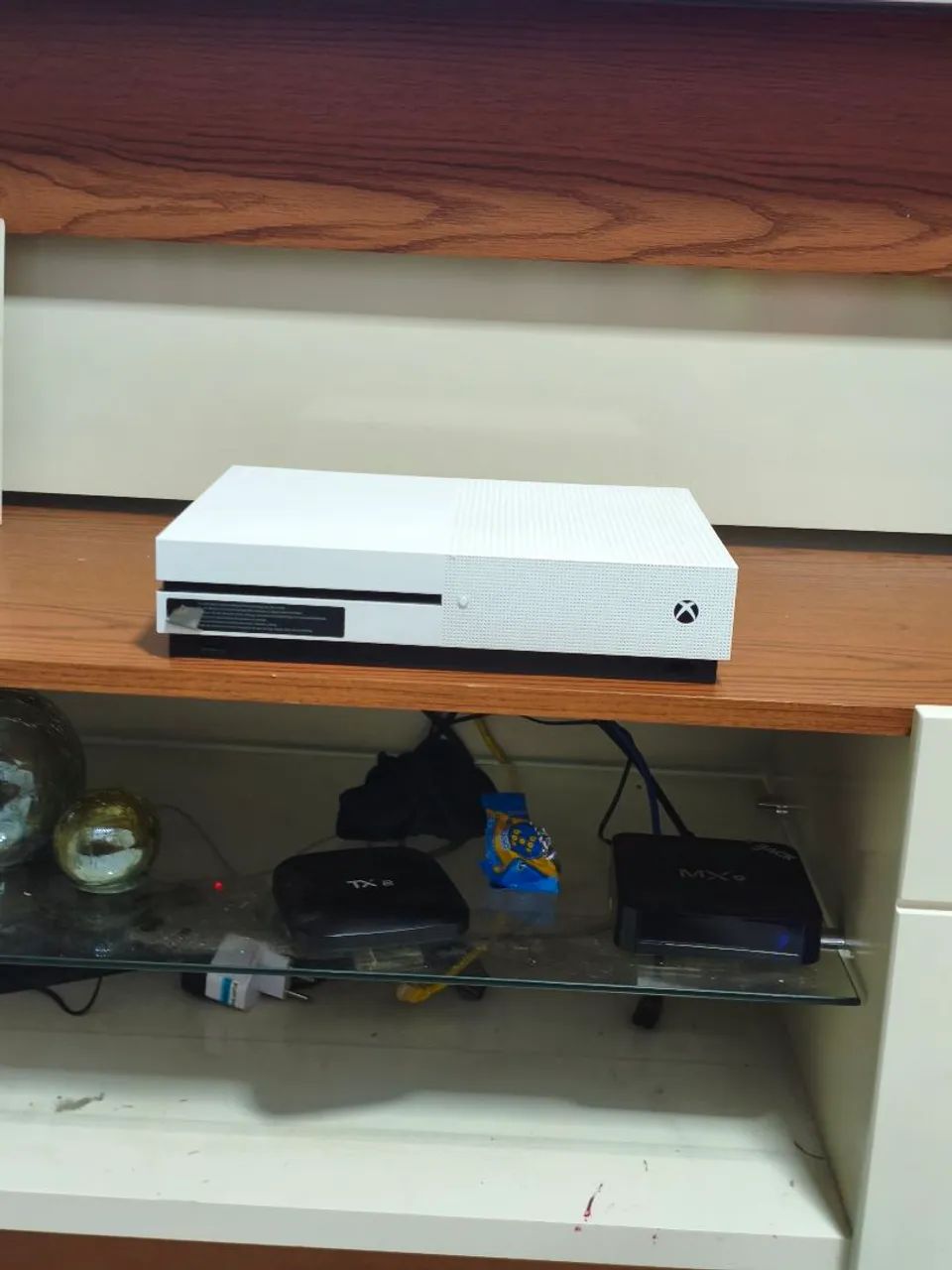 Console Xbox one com 2 controles e 2 jogos  - Foto 2