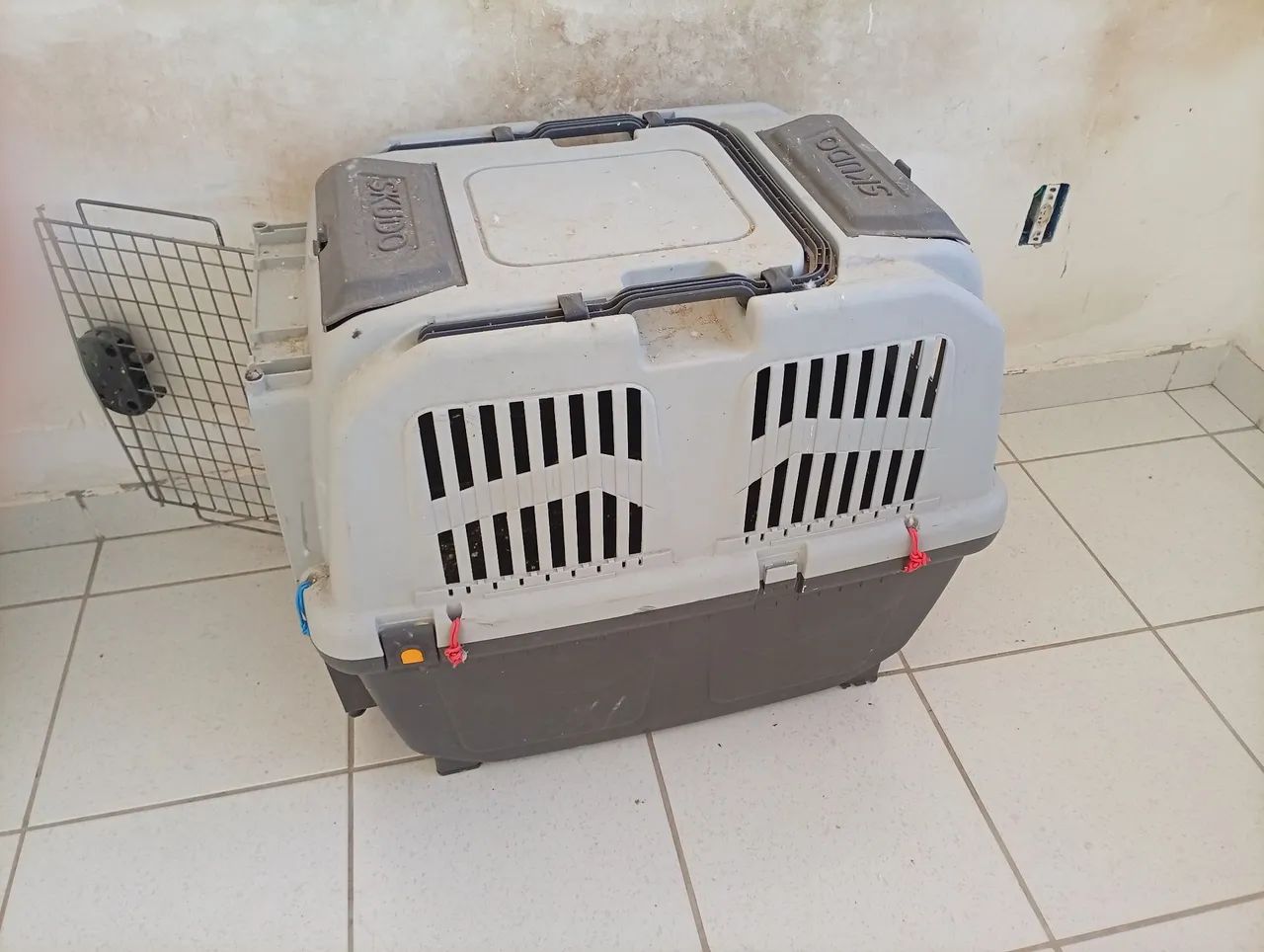 Caixa transporte de cachorro usada bom estado da andar em carro  - Foto 3