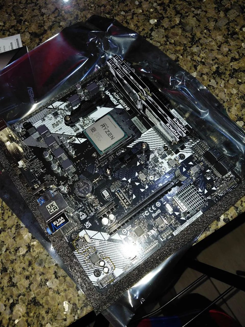 Placa-Mãe B450M AsRock HDV - 4 meses de uso - Excelente (C/ Caixa e acessórios)