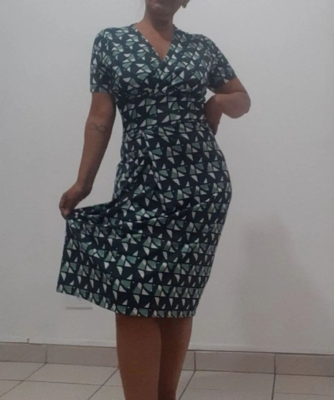 vestido midi estampa poliéster e elastano veste 38 ao 42