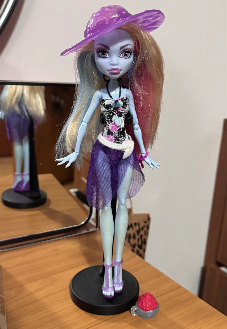 Boneca Monster High Abbey Bominable Skull Shores 