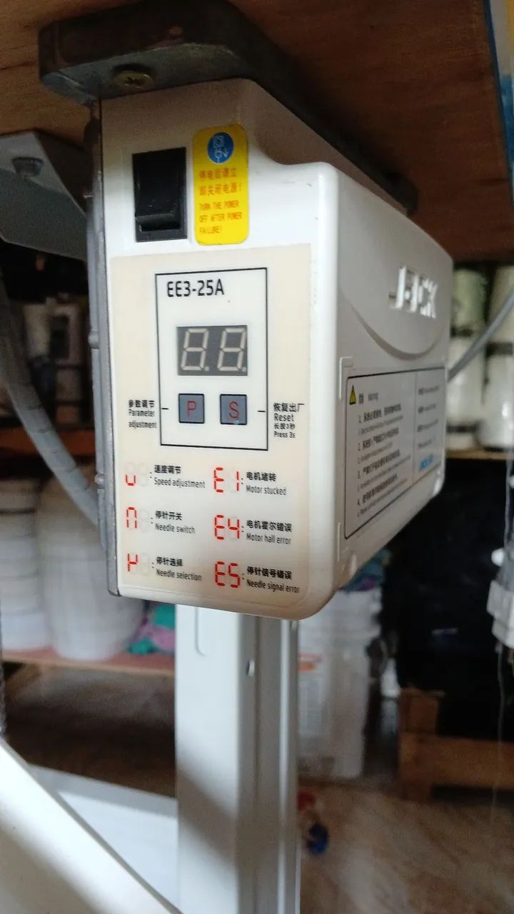 Maquina de costura INTERLOCK JACK E3 - Foto 4