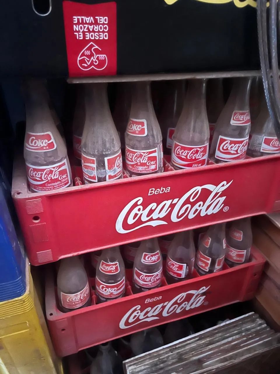 2 caixas de garrafa da coca, 5 caixas de garrafas de 600ml e 30 garrafas soltas de 600ml