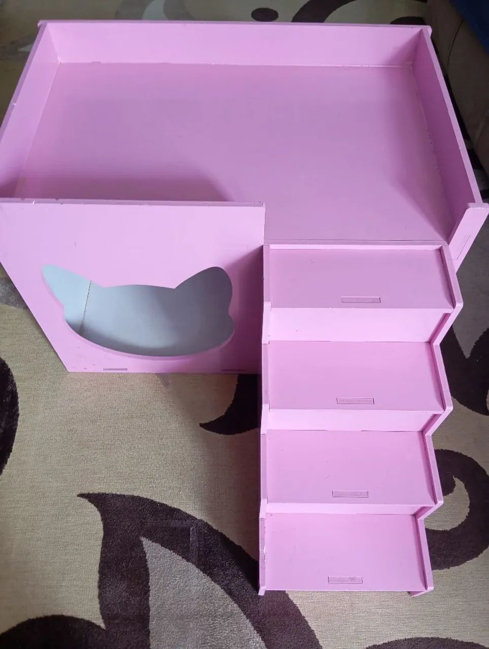 Casinha para gata com escada