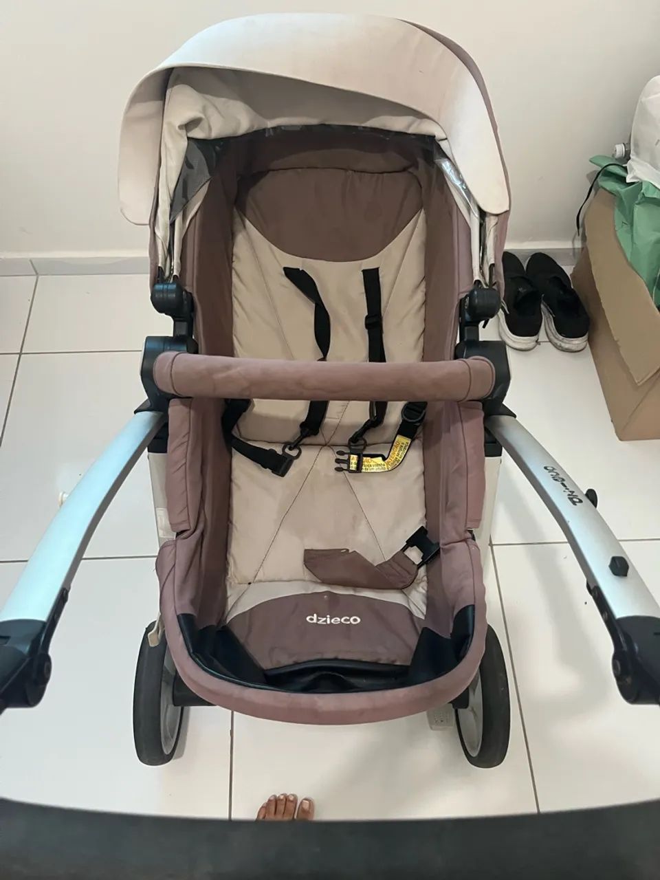 Carrinho de bebê , desmontável . 250,00