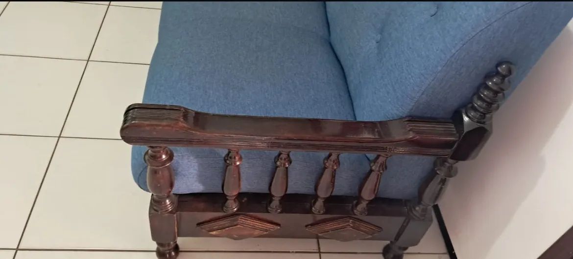 Sofá de madeira 4 lugares - conservado  - Foto 3