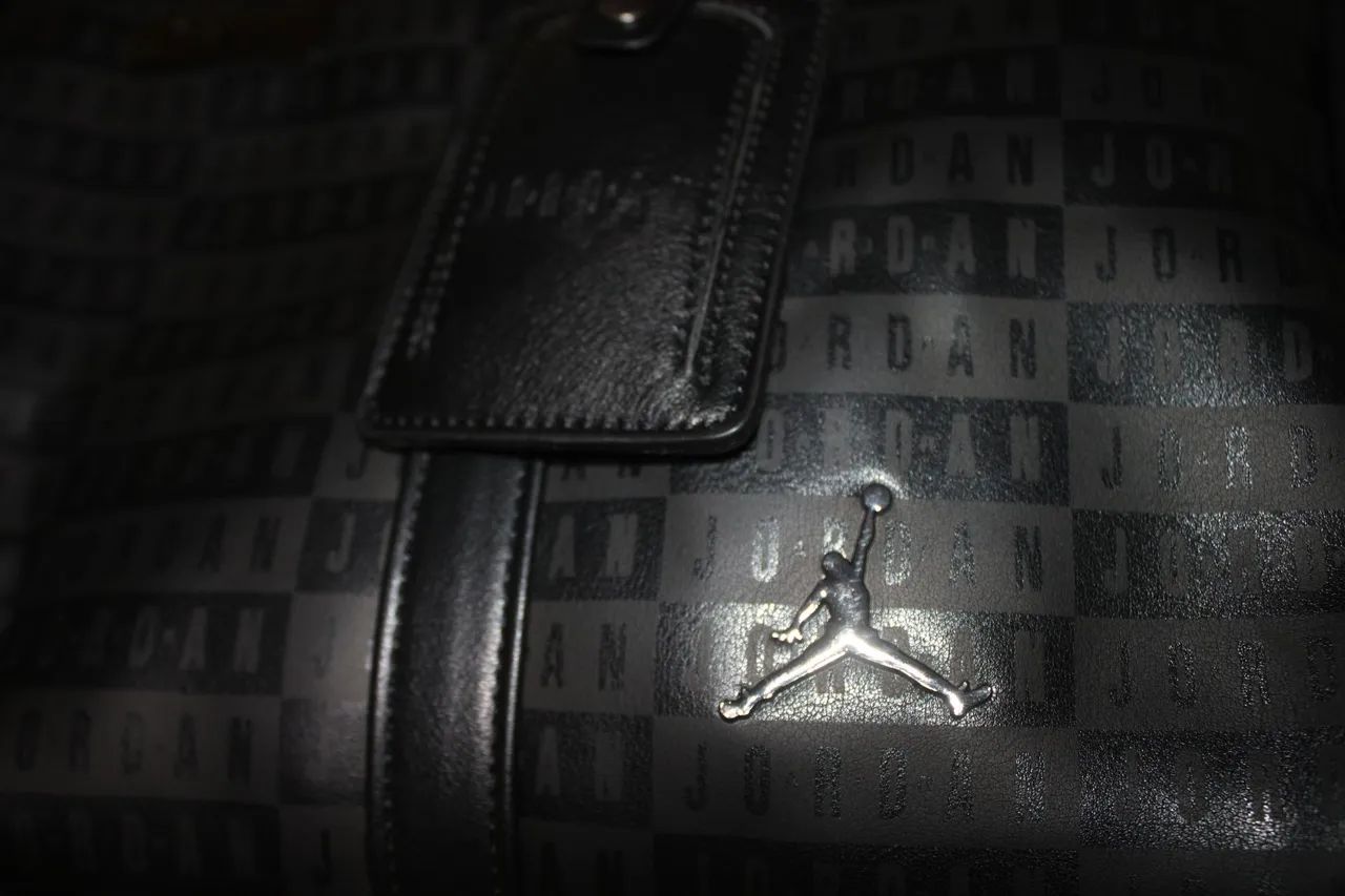 Air Jordan Duffel Bag Monogram Black Bolsa Mala  - Foto 2