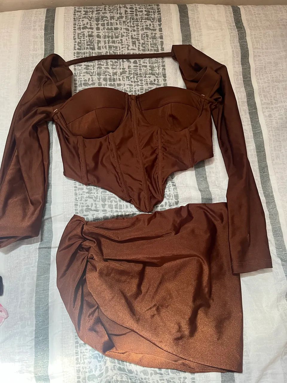 Conjunto manga longa marrom 