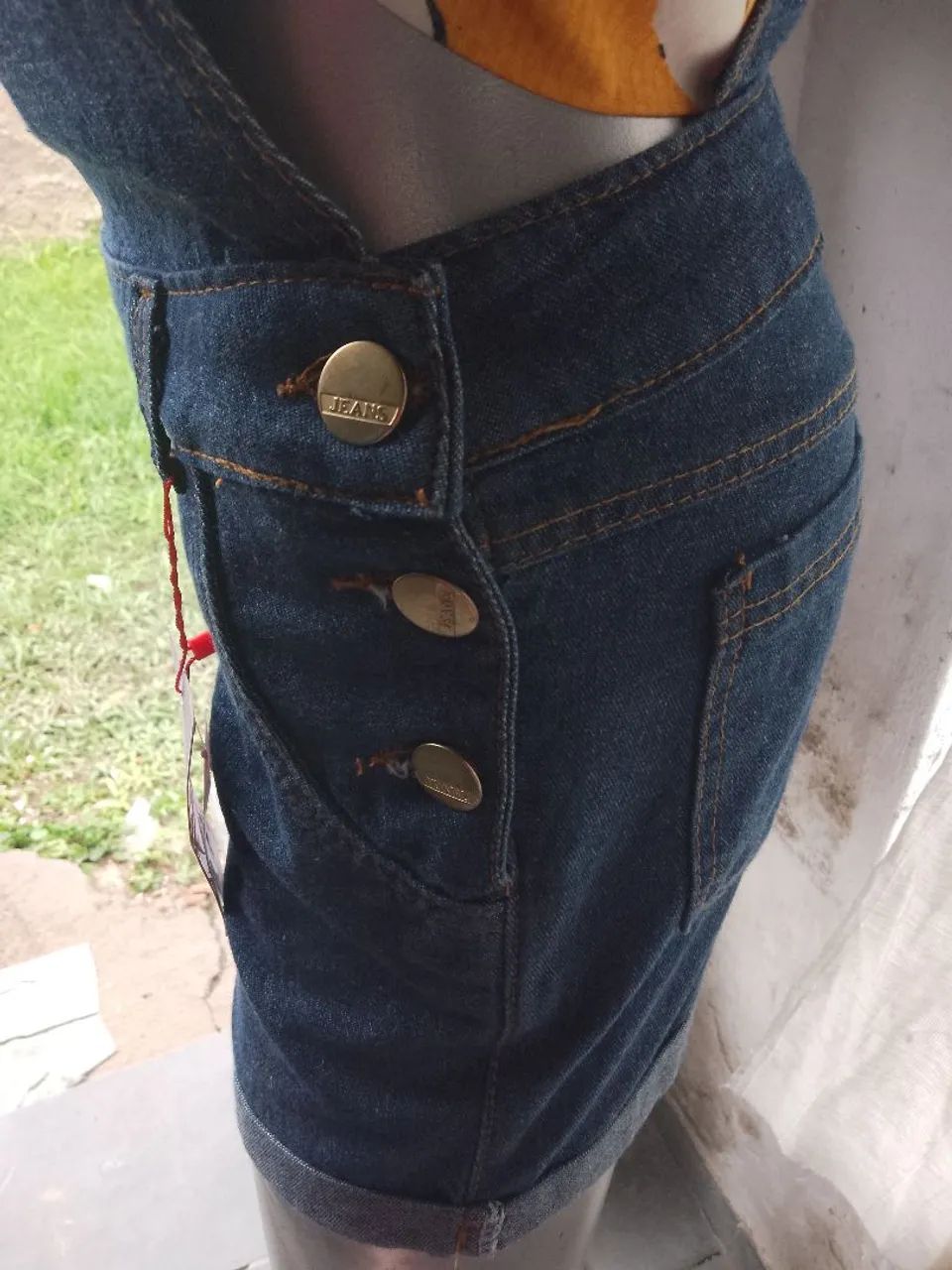 Vendo macaquinho jeans feminino  - Foto 4
