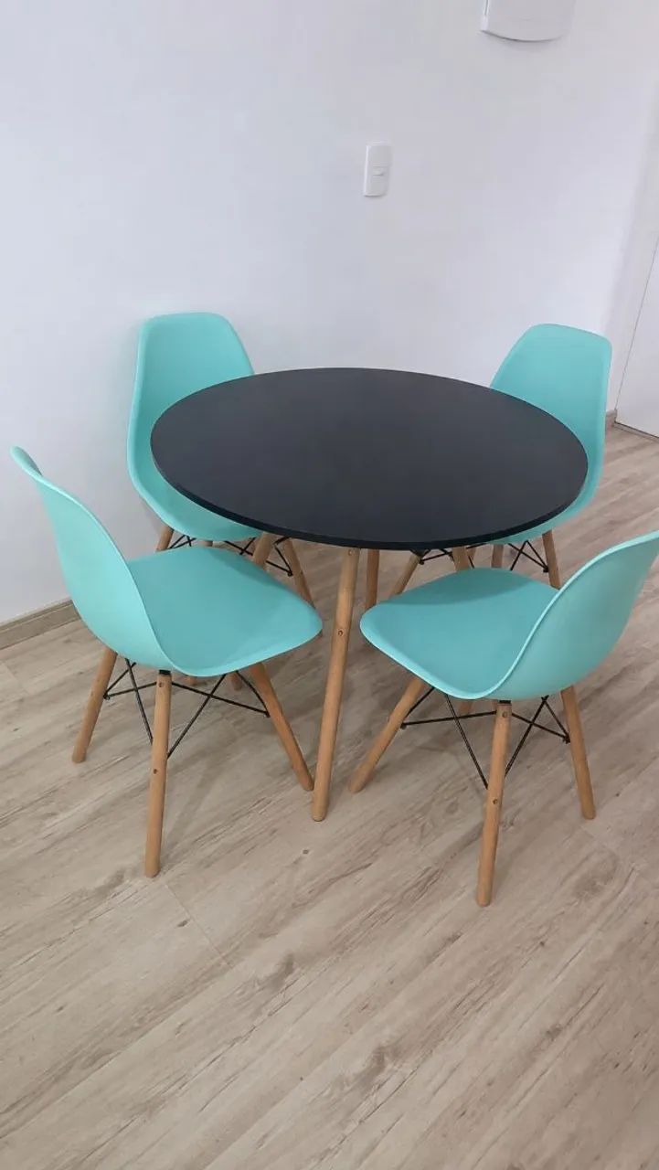 Mesa e Cadeiras