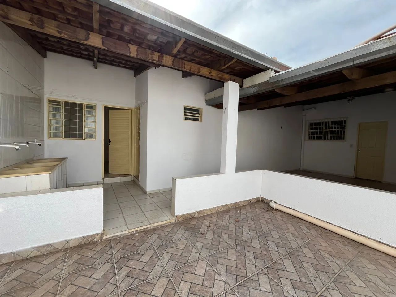 CASA COMERCIAL NA AVENIDA VILA CANÃA - Foto 2