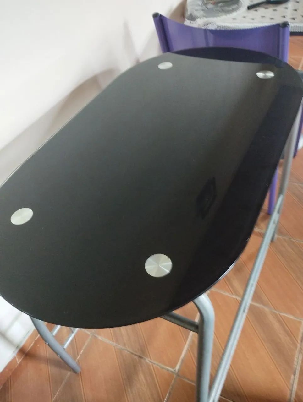 MESA COM TAMPO DE VIDRO