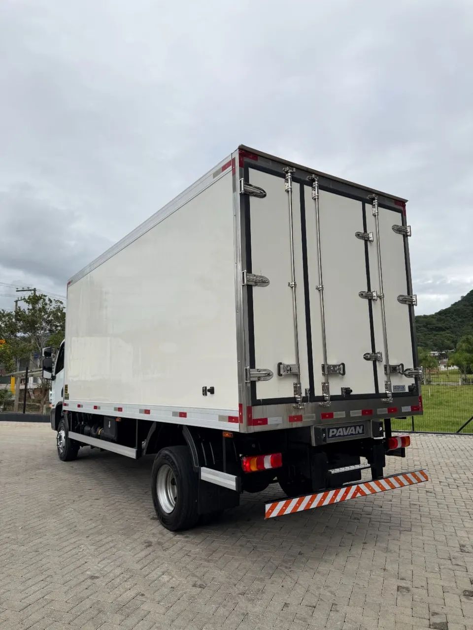 Accelo 1017 - Bau Pavan de 5.5m - Baixo KM - Foto 5
