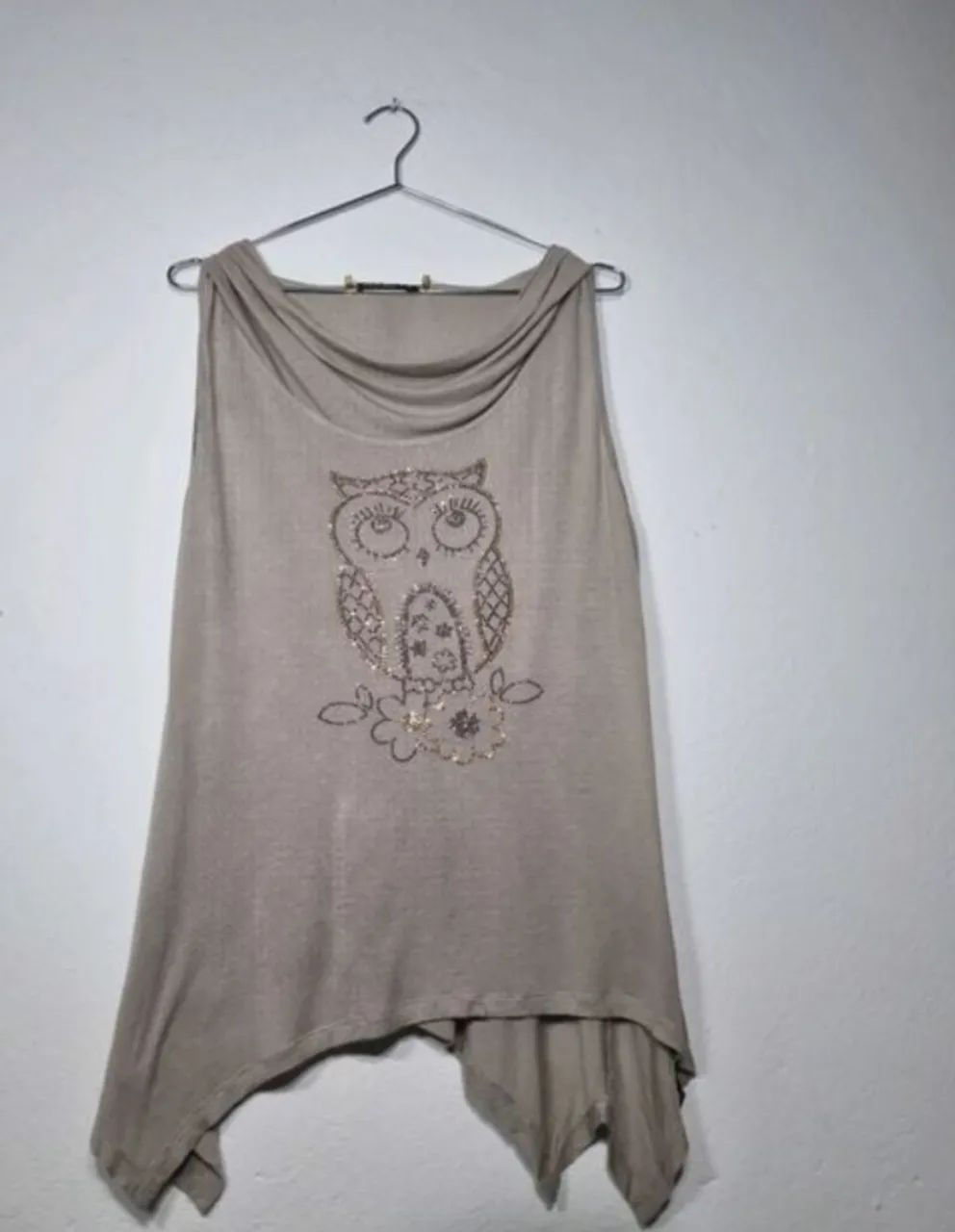 Camiseta com touca 