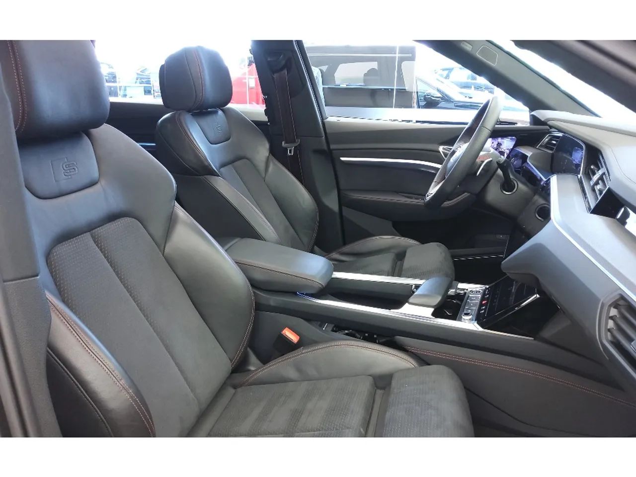 Audi Q8 E-tron Launch Edition (elétrico) 2024 - Foto 4