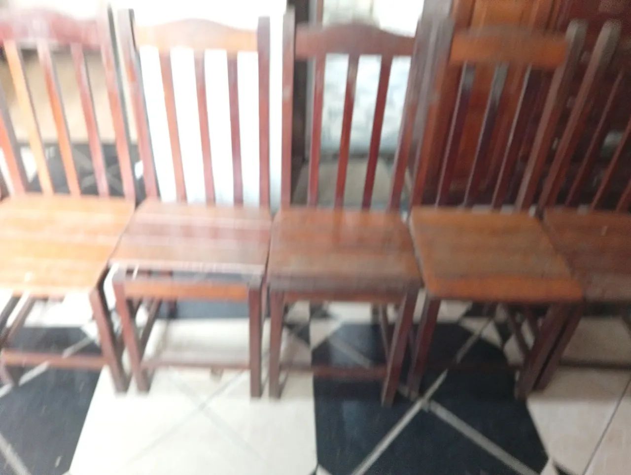 Mesa com 6 cadeira 