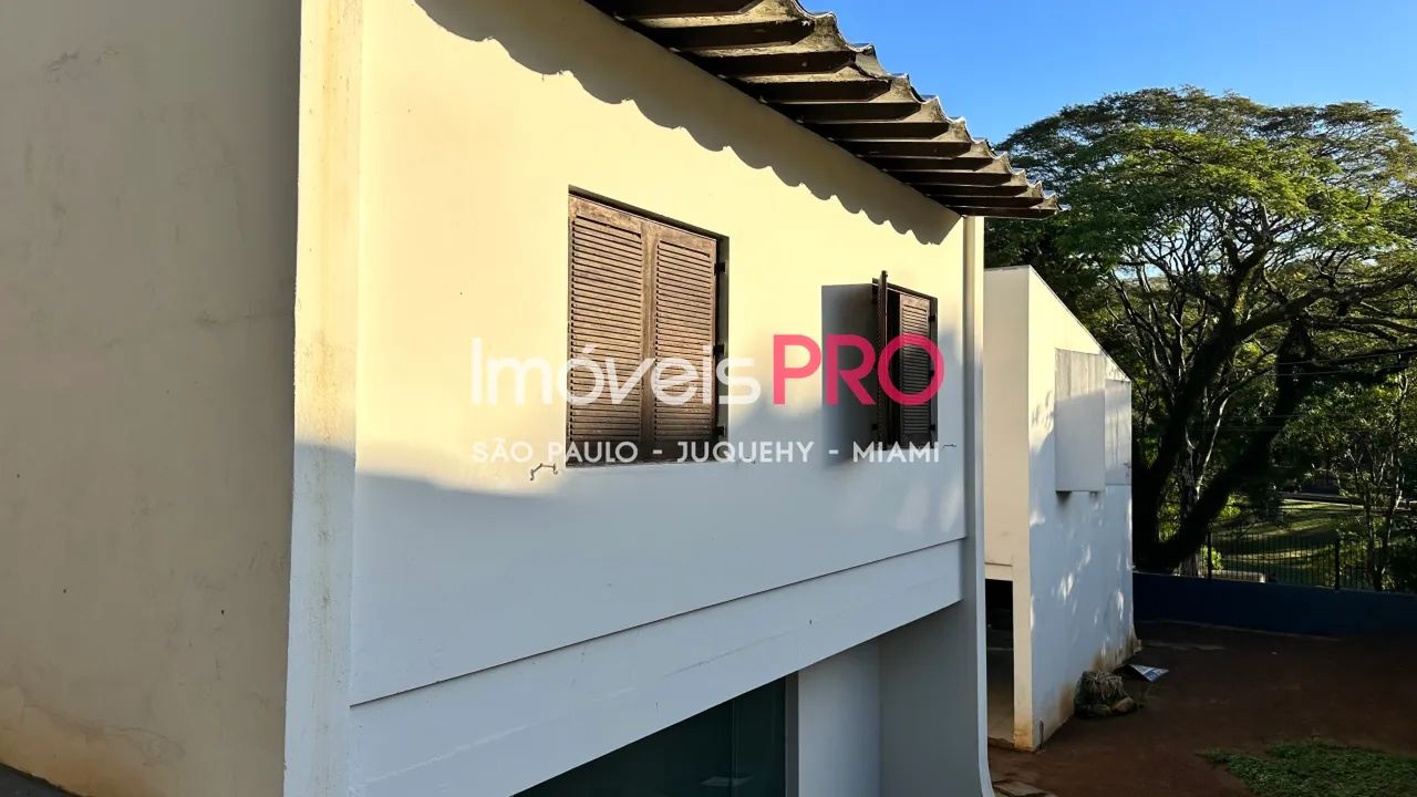 De frente a uma linda praça, totalmente reformada - Foto 5
