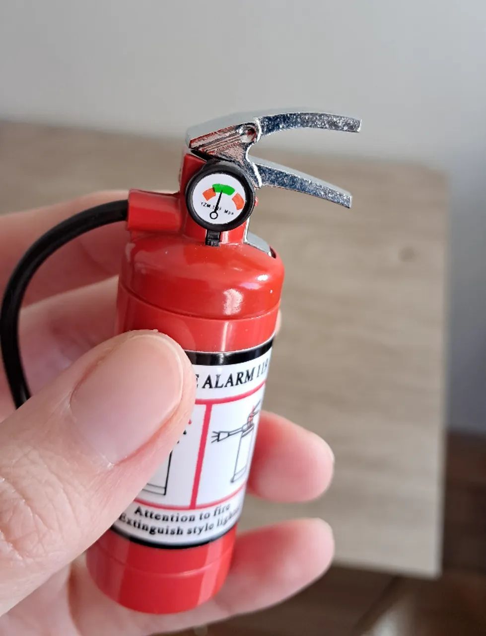 Isqueiro Extintor Incêndio Miniatura - Foto 3