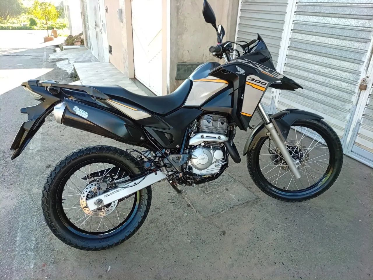 XRE 300 semi nova 
