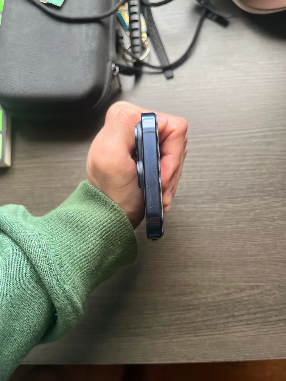 iPhone 15 PRO - Foto 2