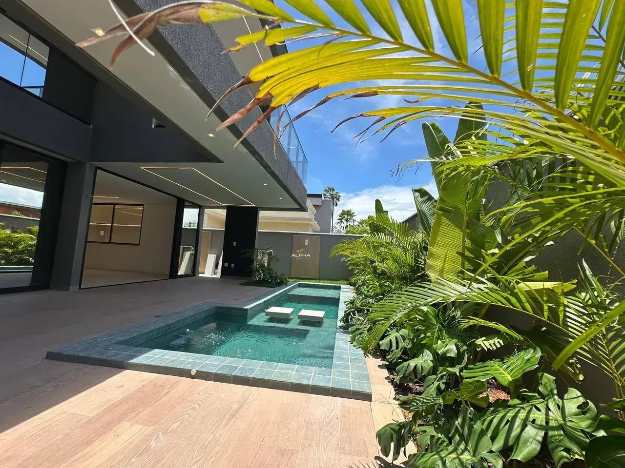 Exclusividade e Sofisticação | Casa Duplex Contemporânea à Venda no Vert Natureza