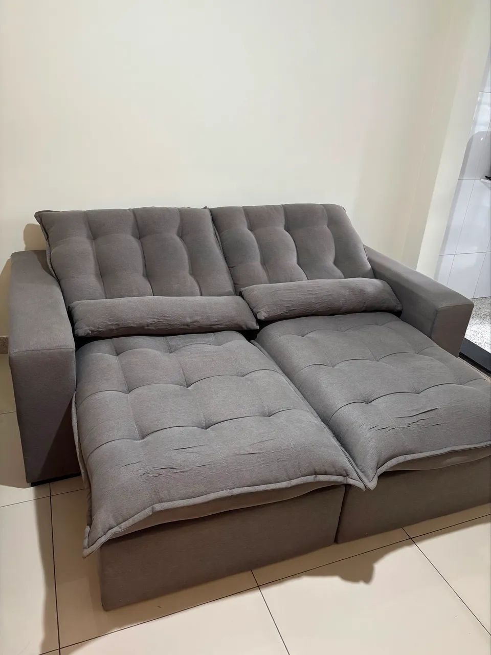 Sofá lindo retrátil  - Foto 4