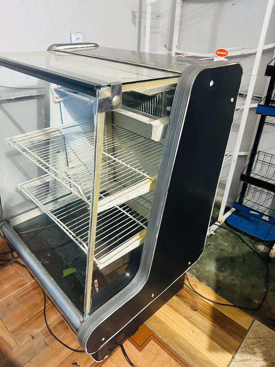 Vendo esse balcão expositor  - Foto 2