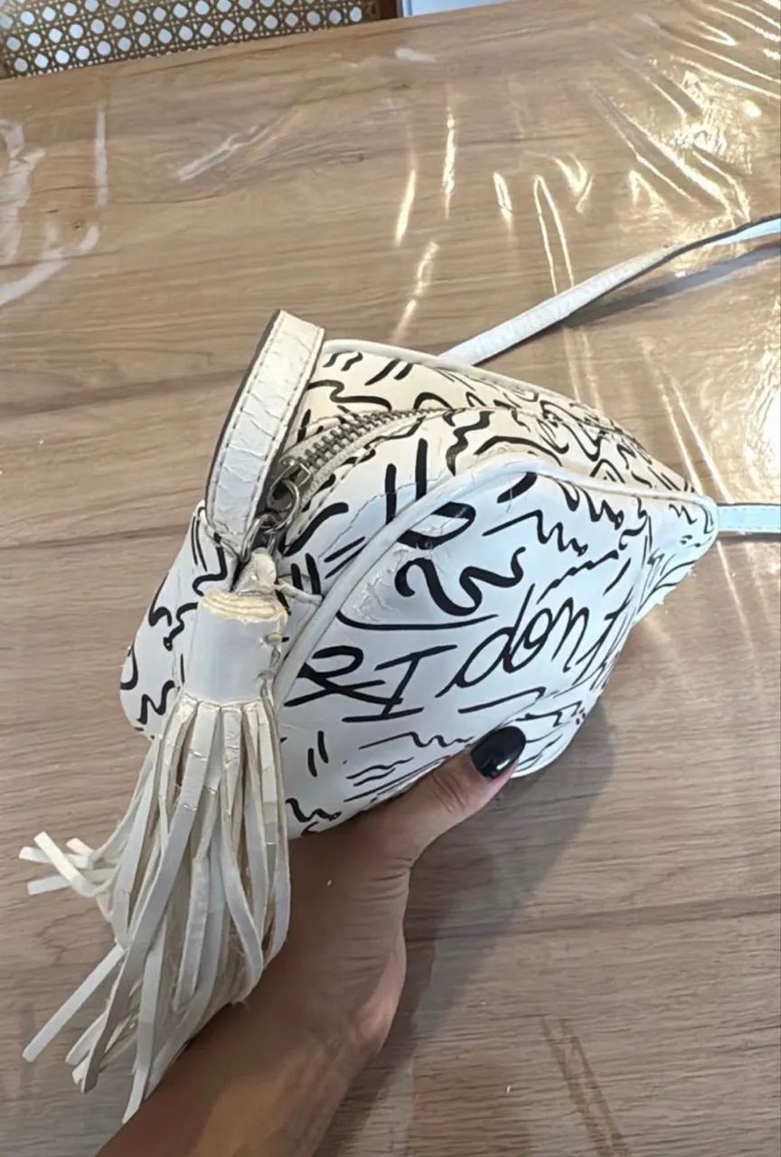 Bolsa Schutz com detalhes de uso  - Foto 3