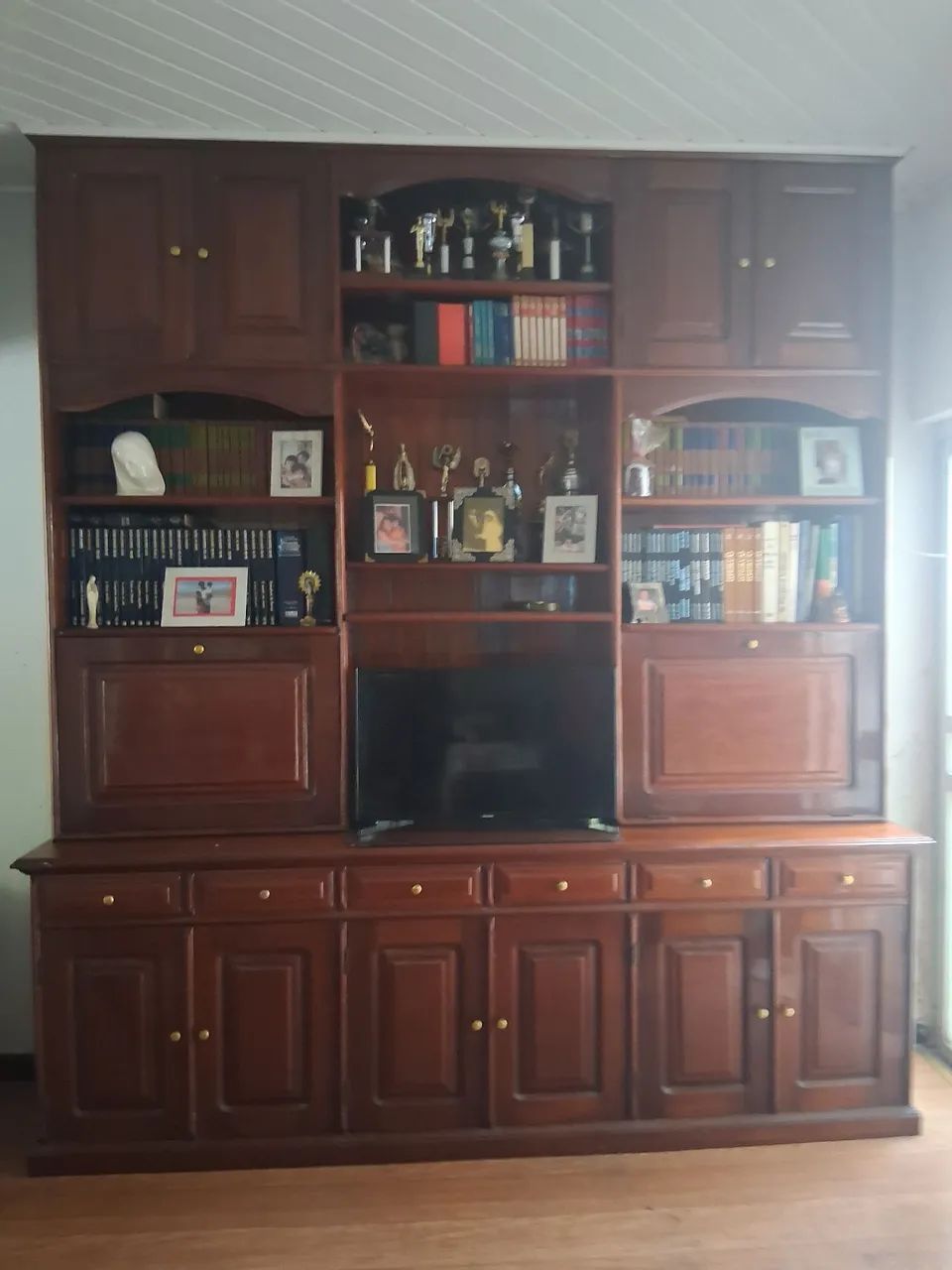 Armário de Mogno - Foto 2