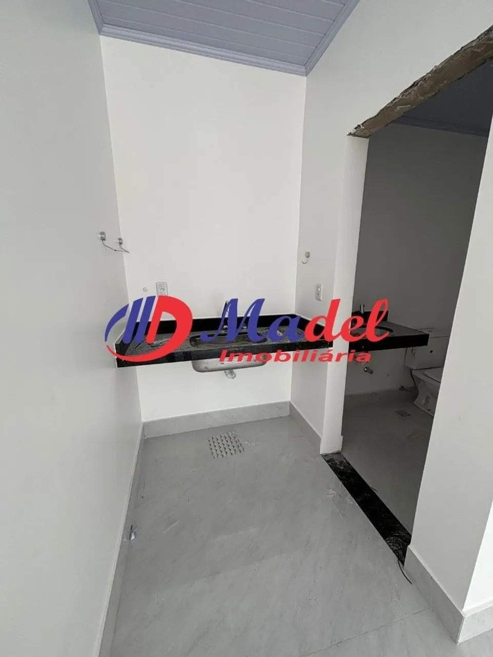 Loja ótima localização, de frente a Qd Central. 